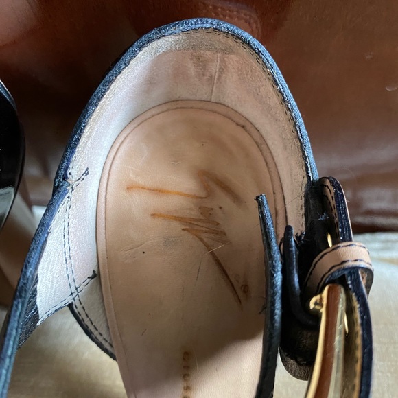 Black patent leather and tan T-strap  sandal - Picture 7 of 14